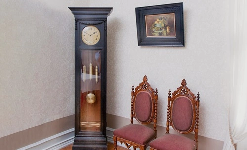 Difference Between a Grandfather Clock and a Grandmother Clock