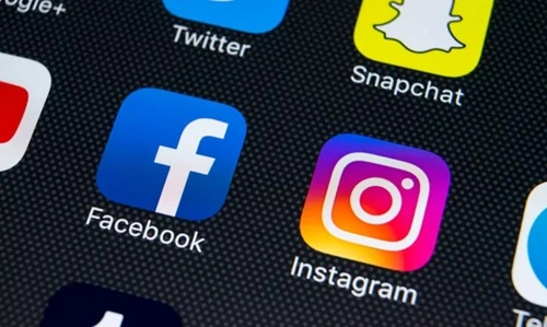 What Are Some Resons Why Insta Should Be in School?